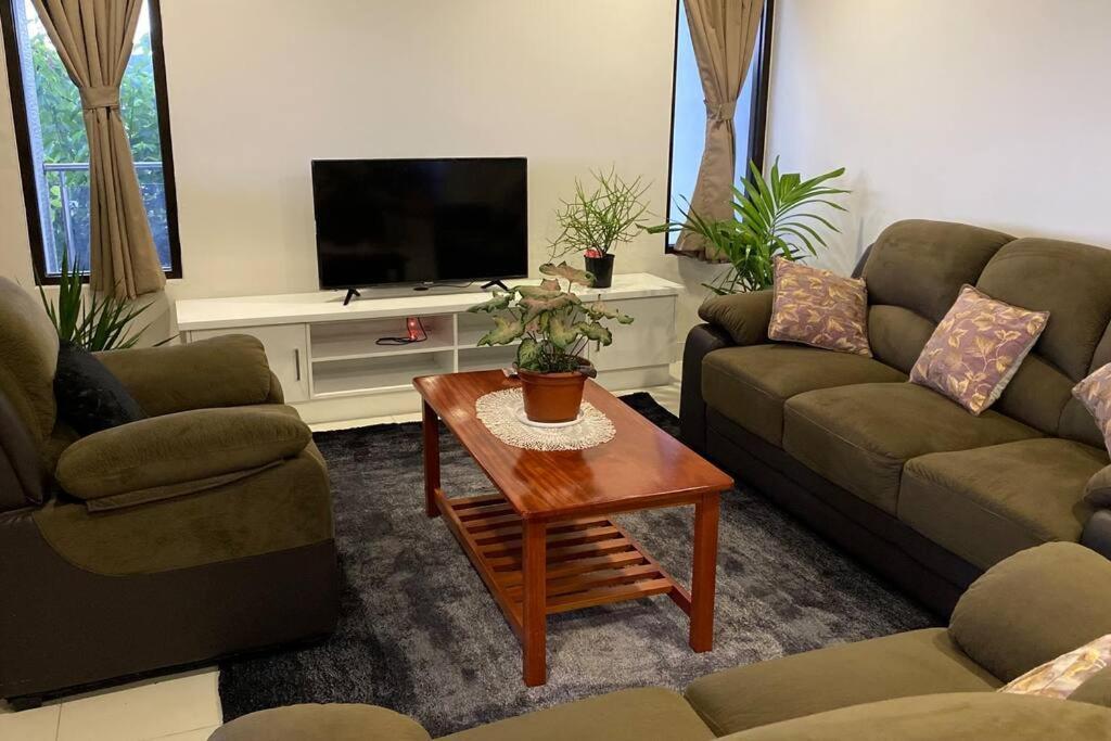 Lovely 4-Bedroom Holiday Home With Free Parking. Lautoka Esterno foto